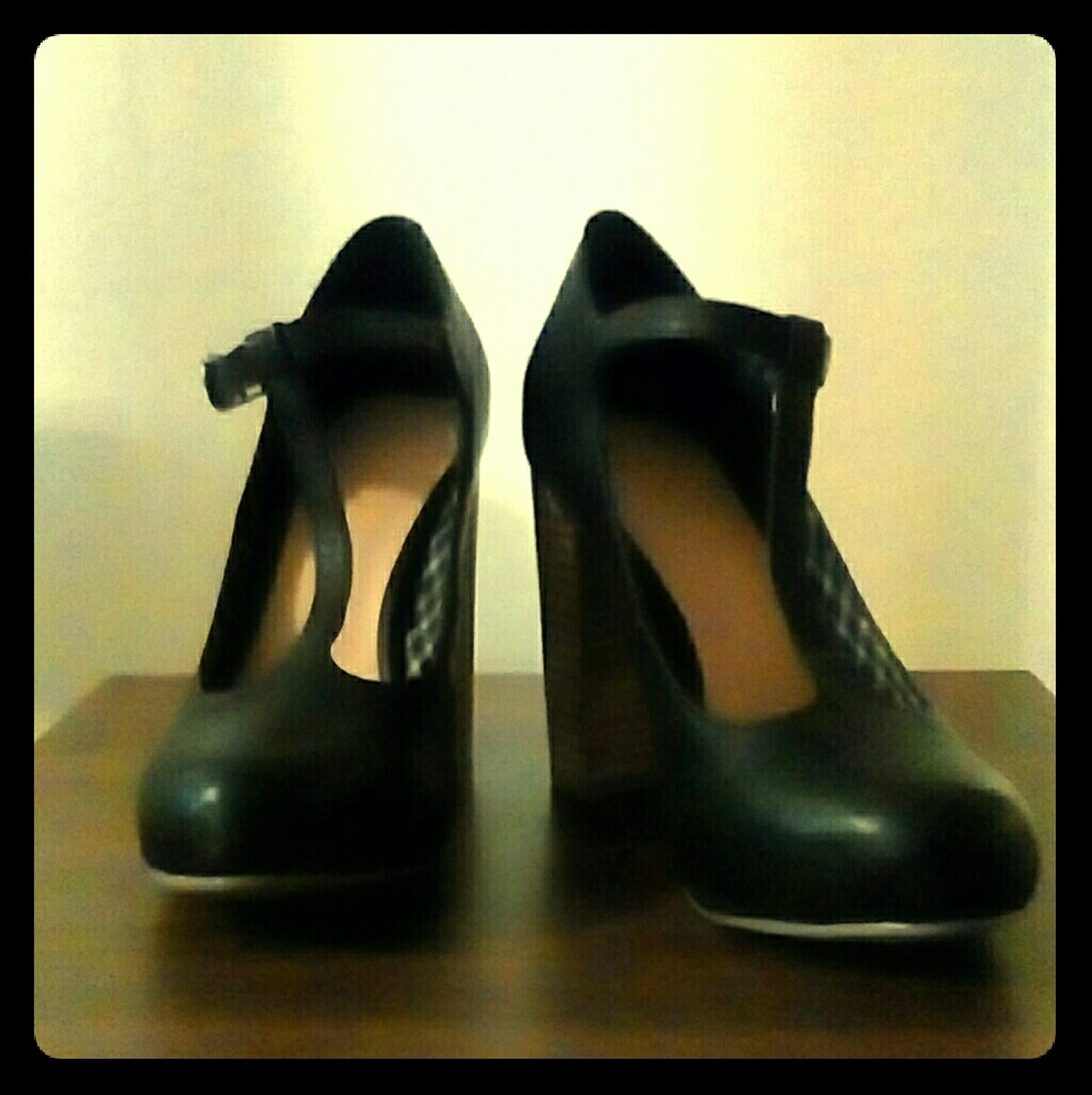 Crown vintage high-stacked heeled t-straps